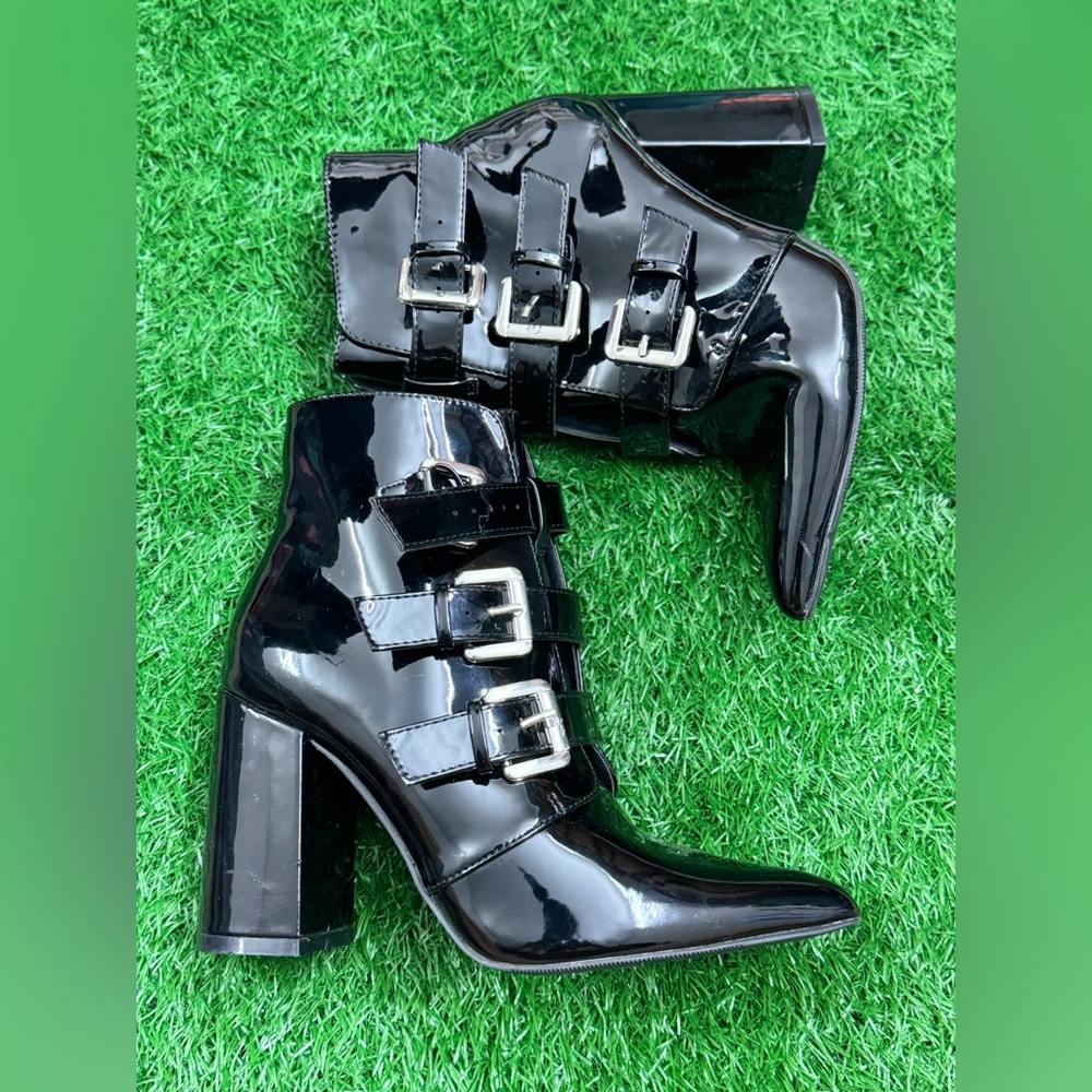 Forever 21 Women’s heeled Boots size 5.5